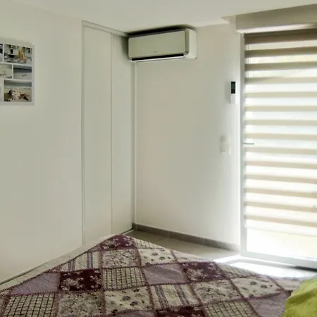Sunny, 1-bedroom With A Swimming Pool And Furnished Terrace 아파트 *