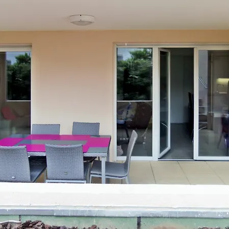 Appartement Sunny, 1-bedroom With A Swimming Pool And Furnished Terrace